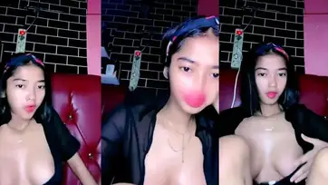 Hilly Livestream Pamer Toket Gede Montok Bergoyang Liar Lumer WOT