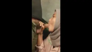 Jilbab BJ Sebelum Tidur Nurut Tanpa Protes